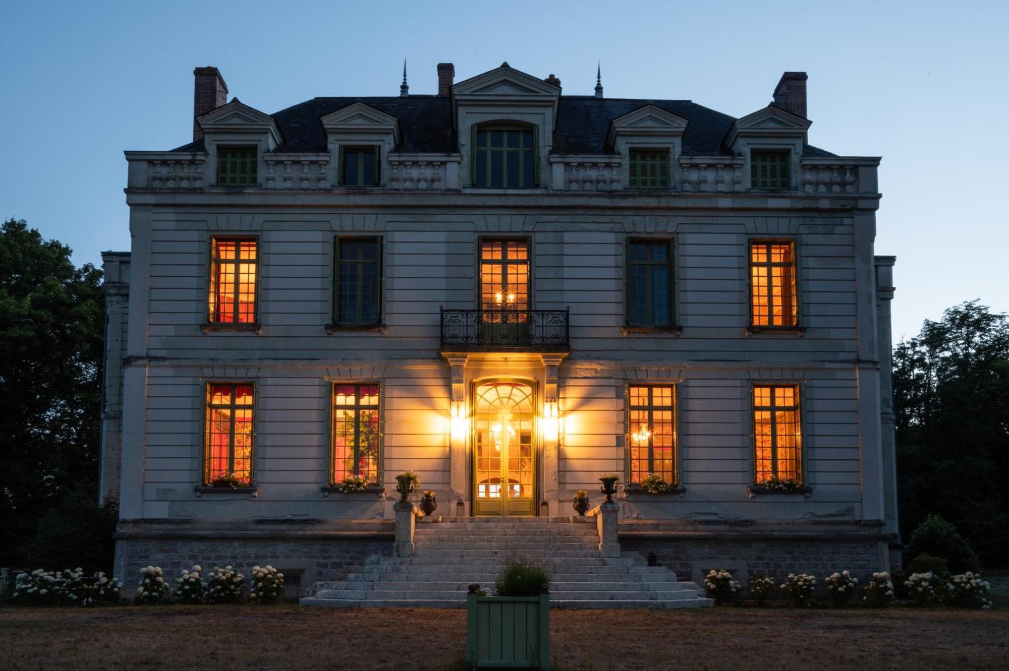 Le Chateau Du Breuil Mazières-de-Touraine Exteriör bild